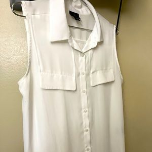 Worthington sleeveless white top, petite medium